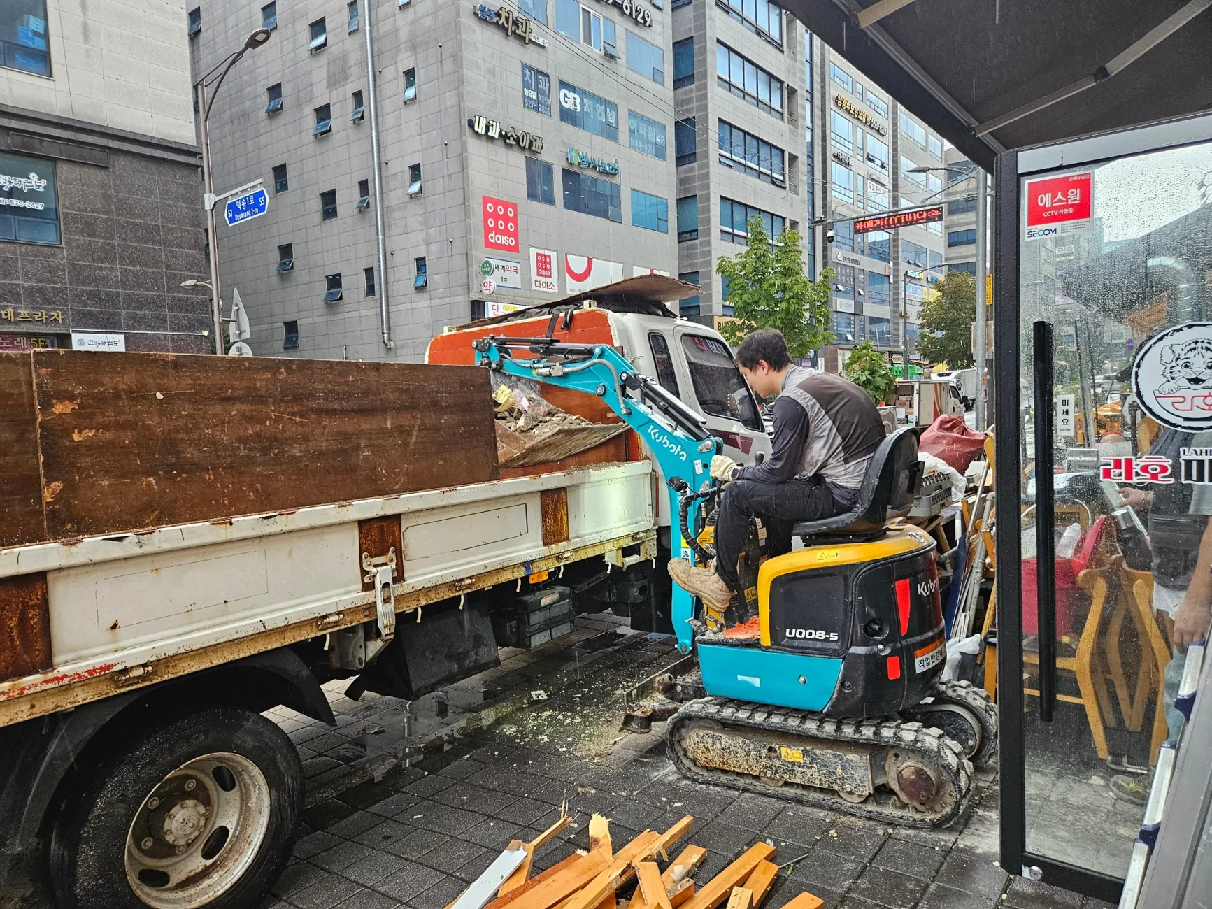 상가 내부 철거 현장 사진
